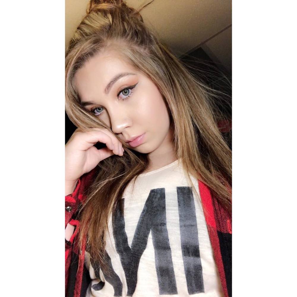 Meet your Posher, Adebria